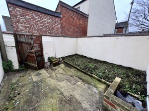 Rear courtyard garden- click for photo gallery